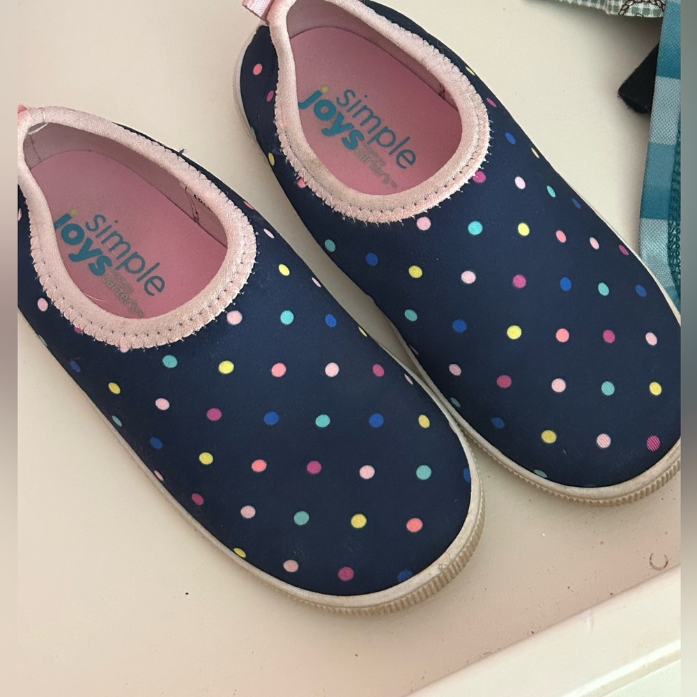 Carter’s water shoes 9